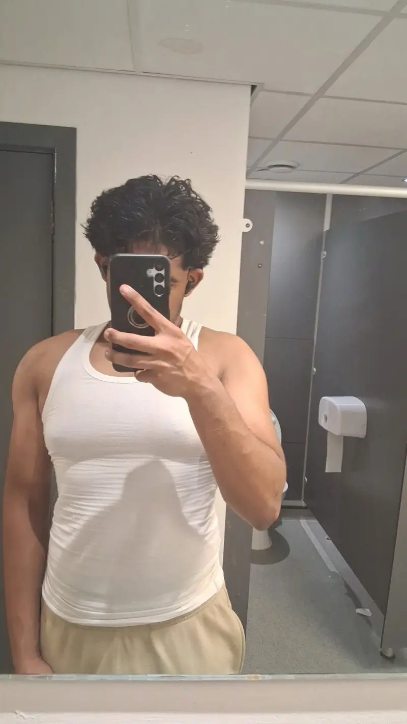 hamzahasan1510 from GB