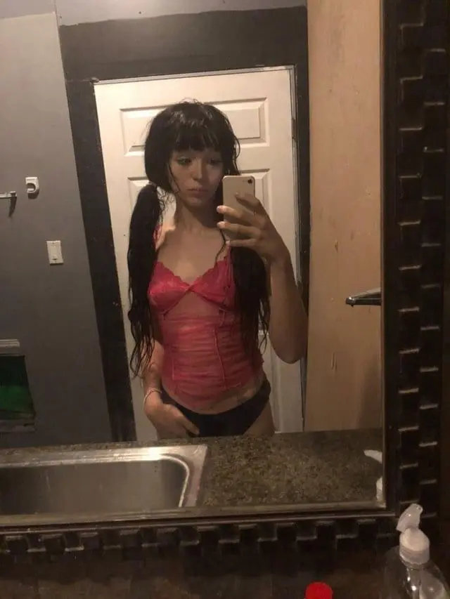 hanasissizg (18) male from HR - sexting partner