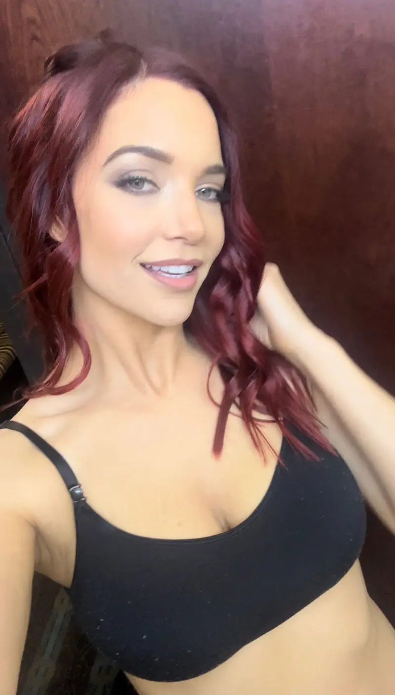 hannahsmith15555 (18) female from US - sexting partner