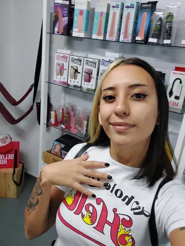 hapilak217 (18) female from BE - sexting partner