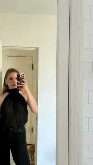 hatam98520 (18) female from RU - sexting partner