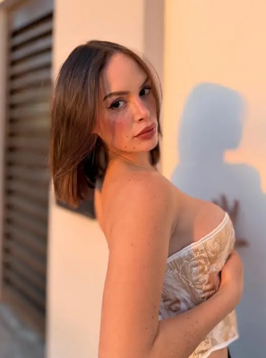 haxewa7497 (18) female from AE - sexting partner