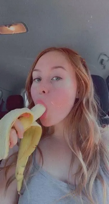 hebdbdbdbedh (18) female from US - sexting partner