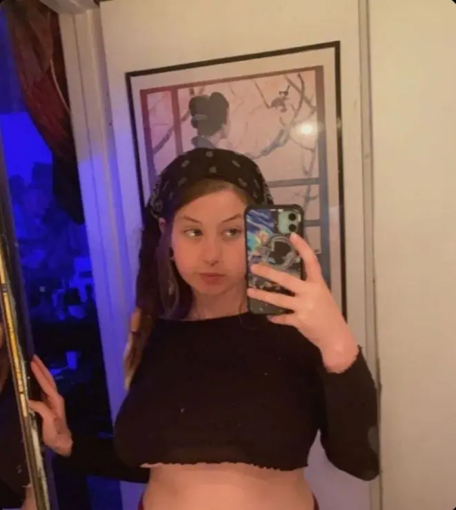 hebyhoju (18) female from US - sexting partner