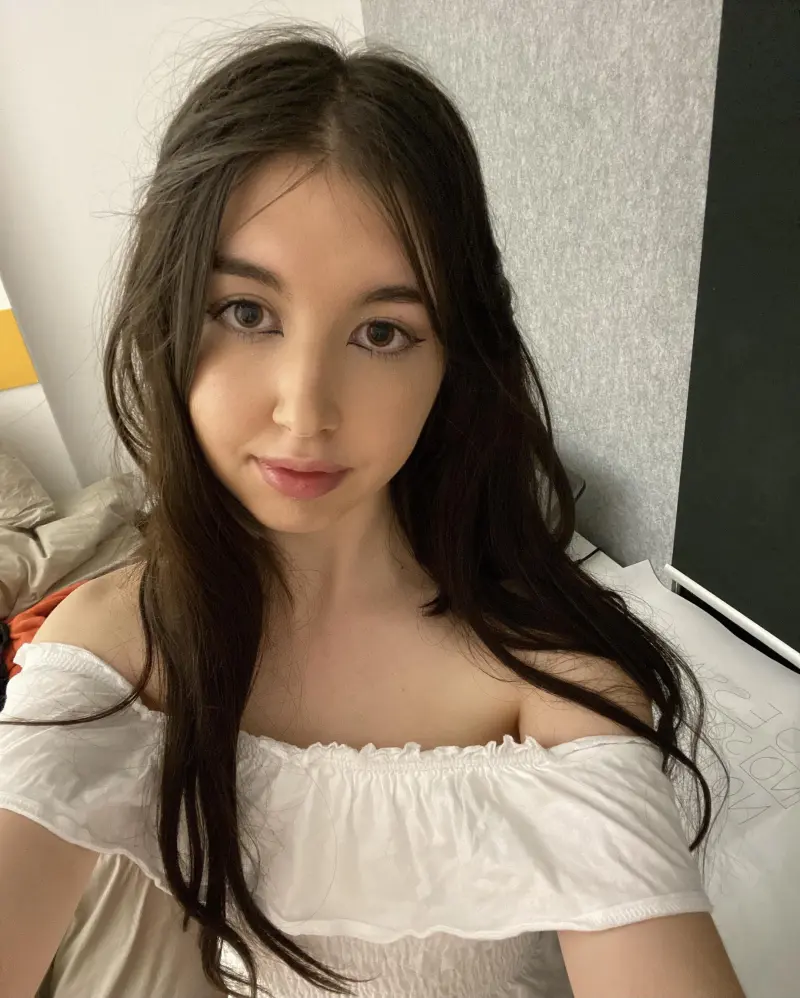 hefeci8191 (18) female from GB - sexting partner