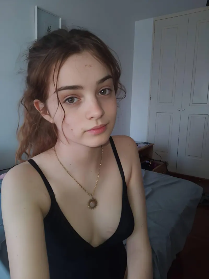 hehepoy689 (18) female from US - sexting partner