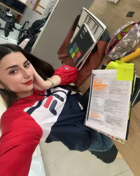 hejegi5093 (23) female from CA - sexting partner