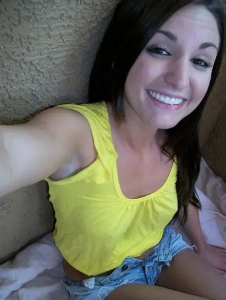 hekes99900 (22) female from GB - sexting partner