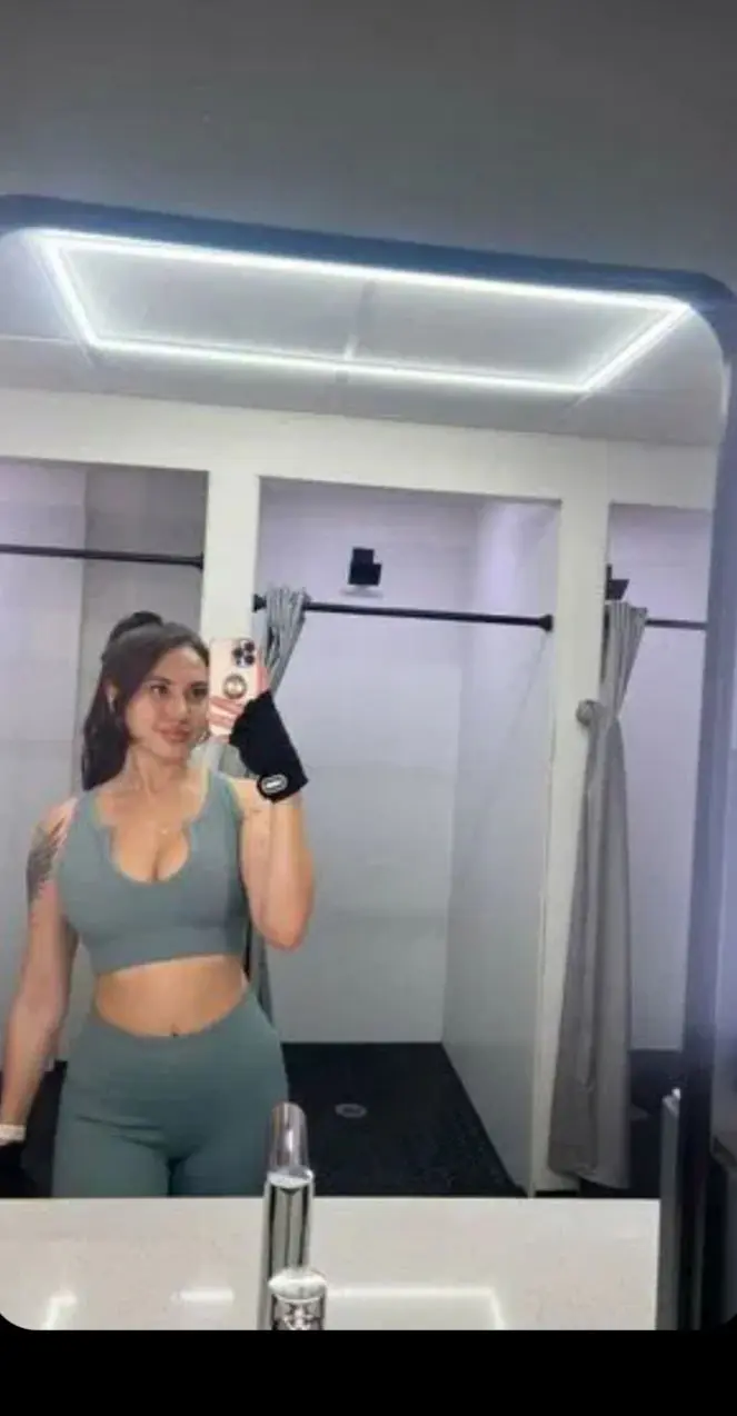 heknoloydu (22) female from FR - sexting partner