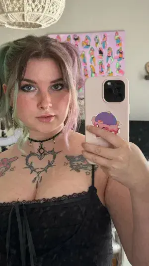 hepaj34730 (23) female from DE - sexting partner