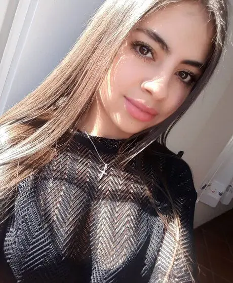 hexahe2861 (18) female from SZ - sexting partner