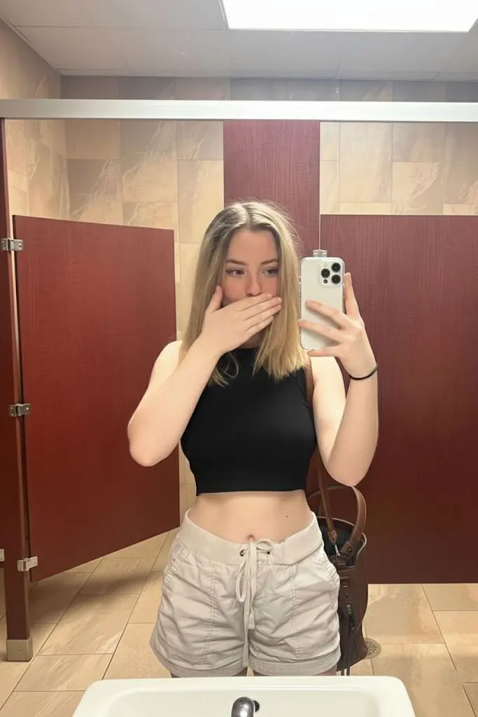 heyejon824 (25) female from US - sexting partner