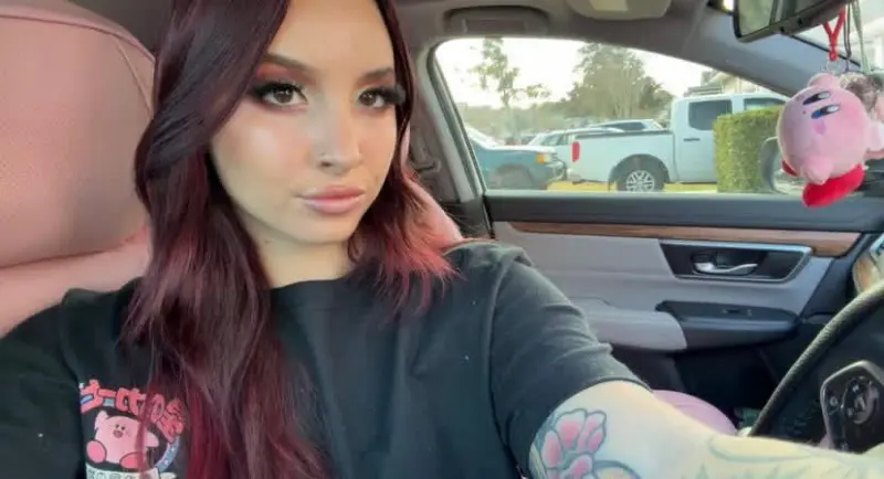 hhasinajdndn (18) female from US - similar profile