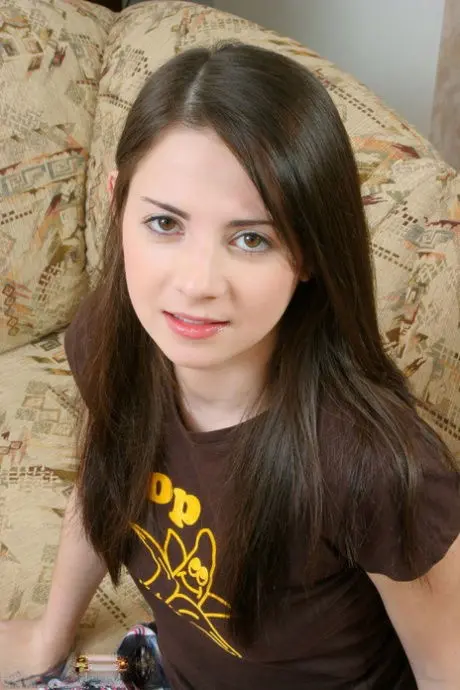 hiholax220 (24) female from US - sexting partner