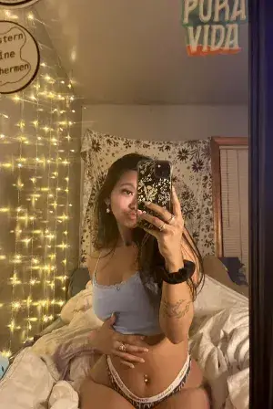 hihox85226 (18) female from GB - sexting partner