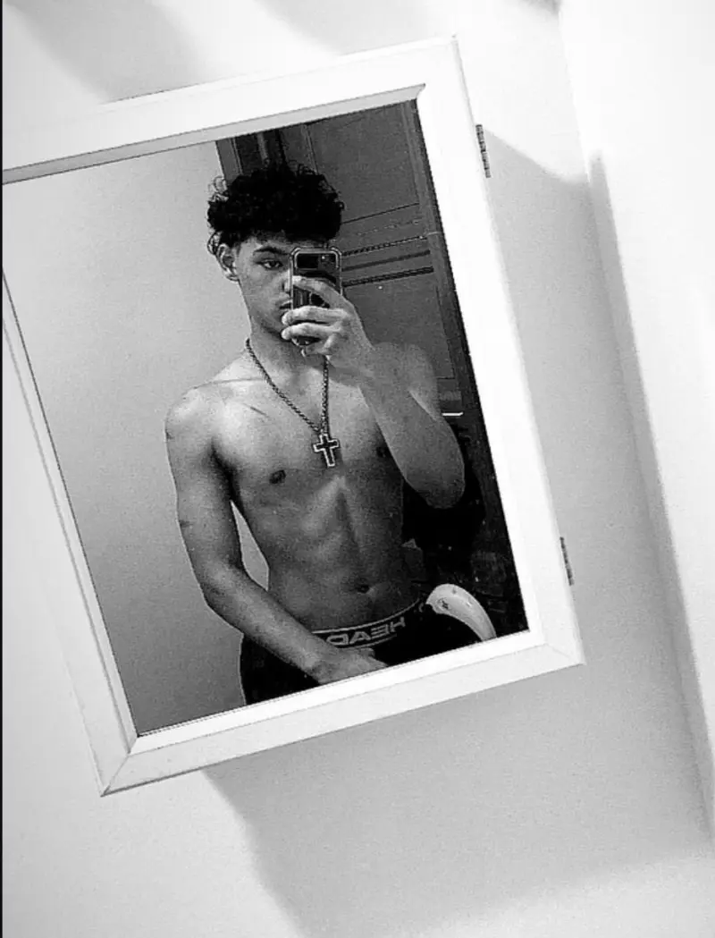 hiighstoner420 (18) male from US - sexting partner