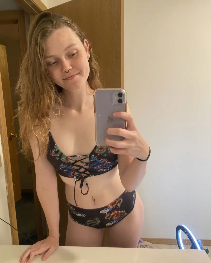 himr70 (18) female from GB - sexting partner