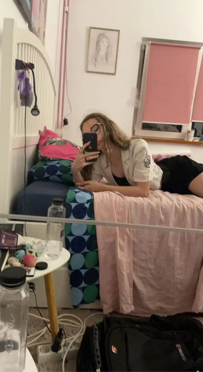 hipduems869 (23) female from US - sexting partner