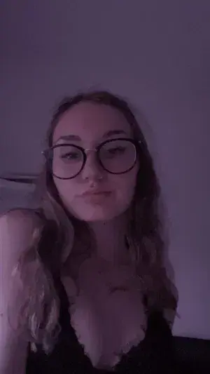 hiwegar377 (18) male from US - sexting partner