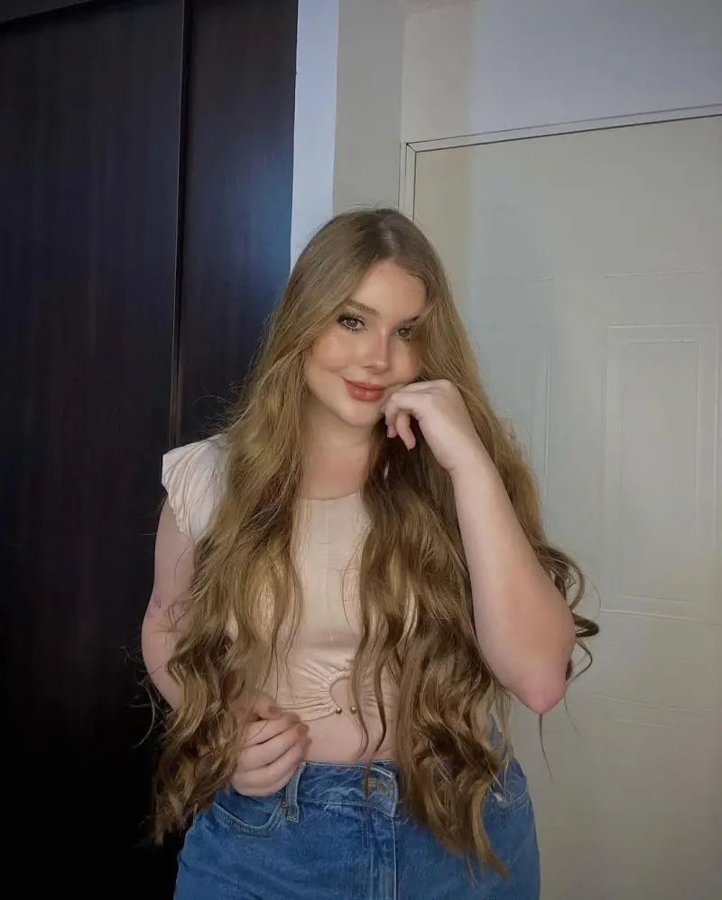 hjgzlva (22) female from AU - sexting partner