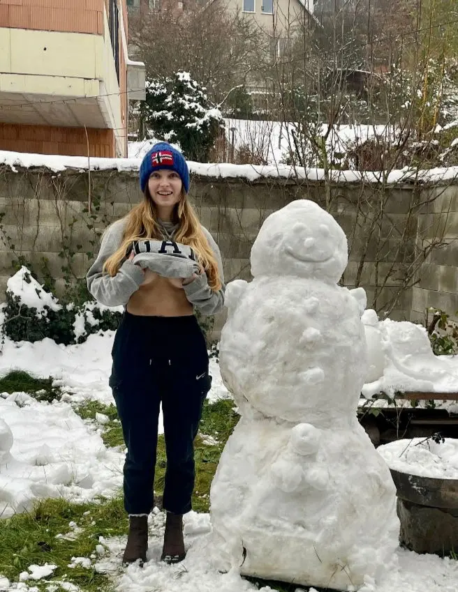 hkapkkq (22) female from US - sexting partner