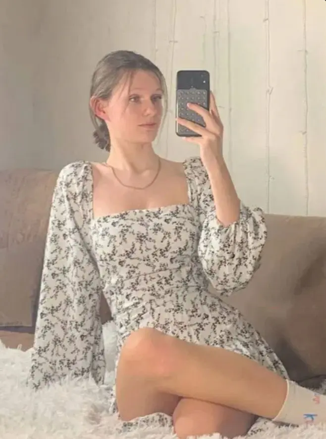 hkitwgx (22) female from US - sexting partner