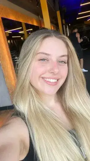 hobewi6303 (22) female from US - sexting partner