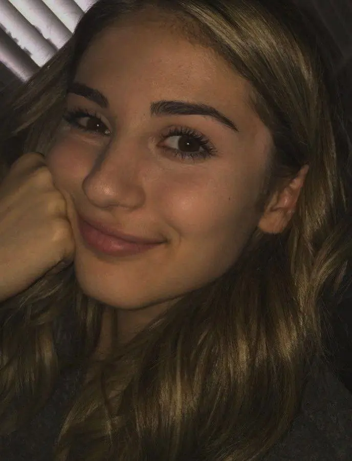 hofamiw989 (19) female from US - sexting partner