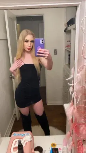 holmanolivia5 (18) female from US - sexting partner