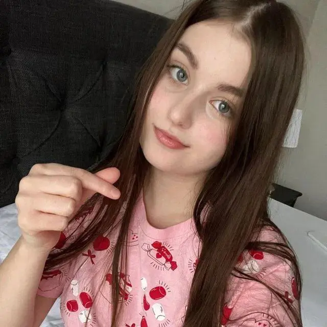 horse7042027 (22) female from GB - sexting partner