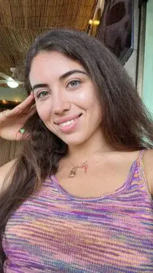 hoxine6403 (26) female from FI - sexting partner