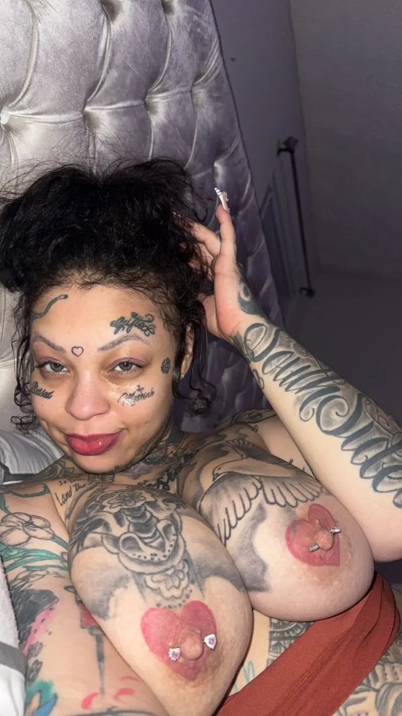 hugeat29 (18) female from US - sexting partner