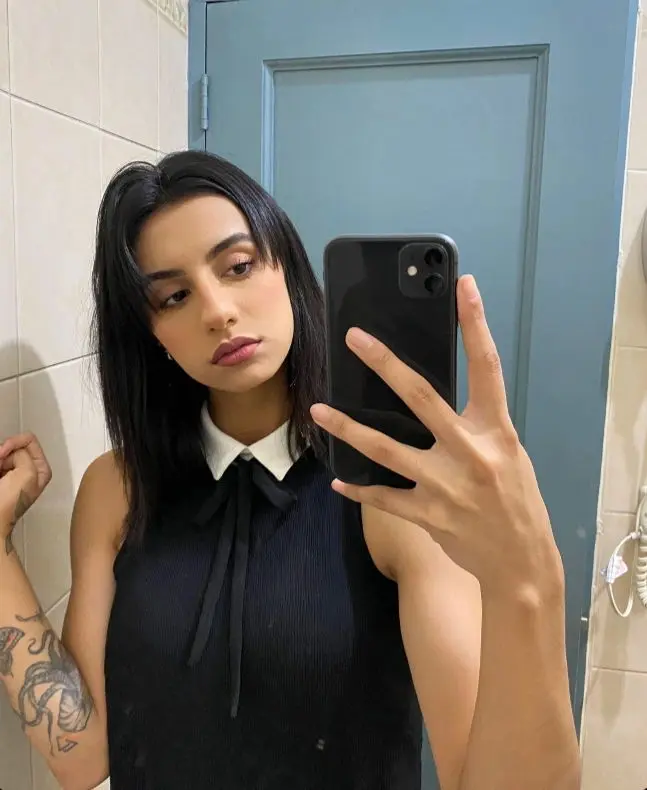 igtjawv (22) female from US - sexting partner