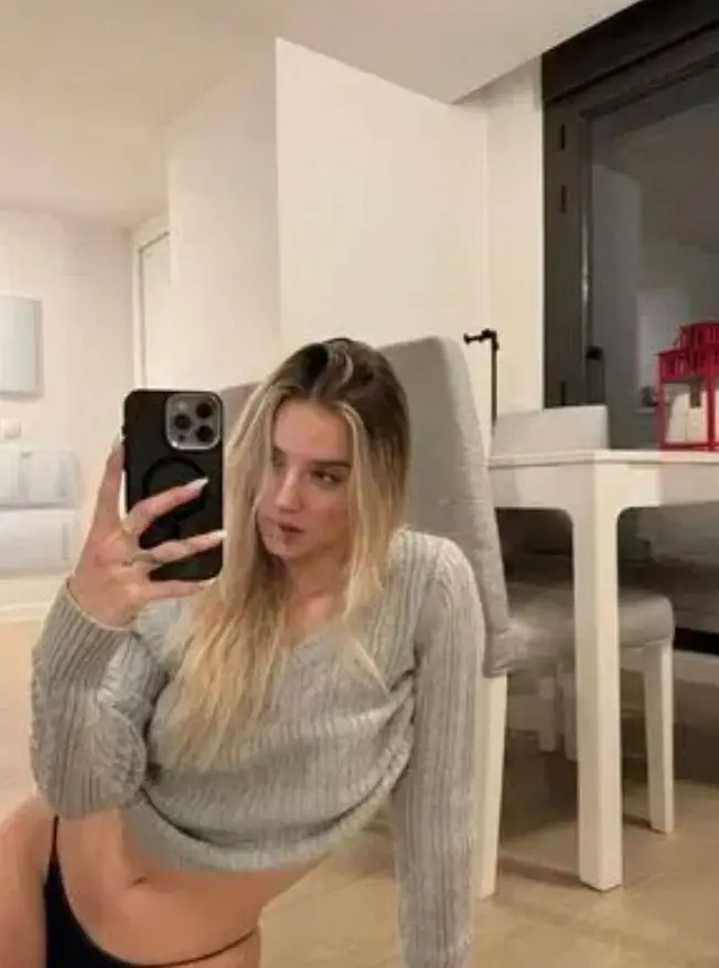 iludrepy (22) female from US - sexting partner