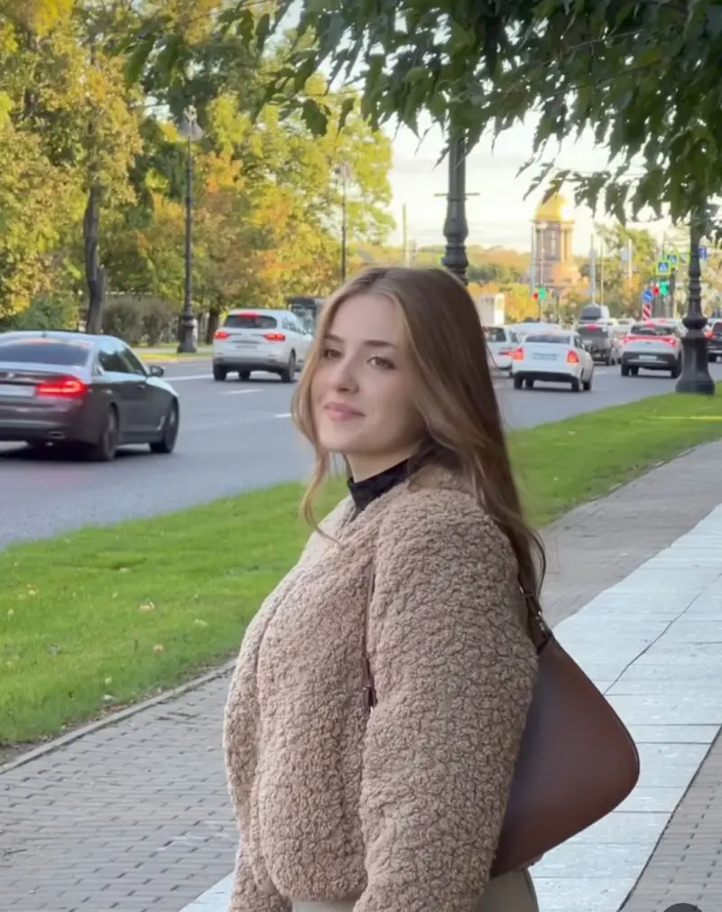 imojila (18) female from GB - sexting partner