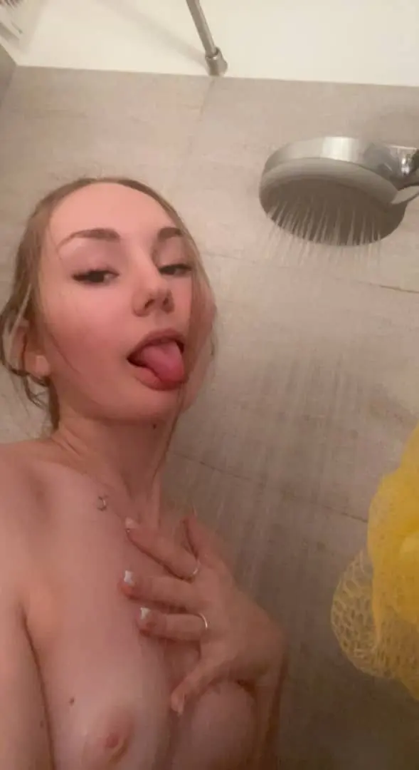 io0y6rp (18) female from NL - sexting partner