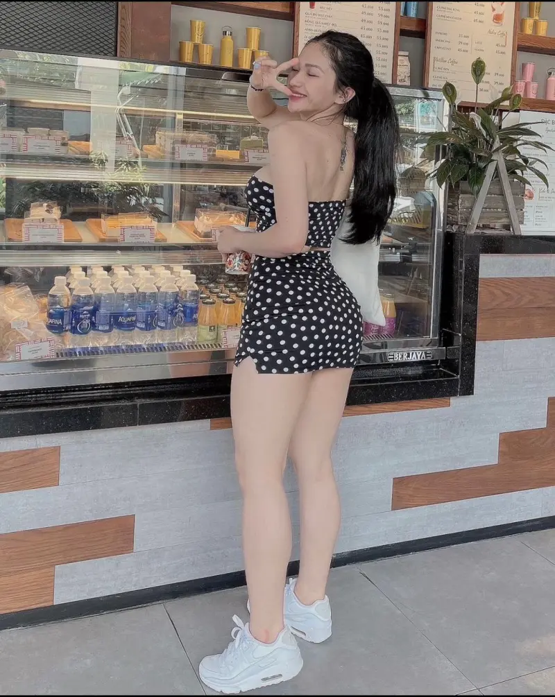 ionup953 (18) female from US - sexting partner