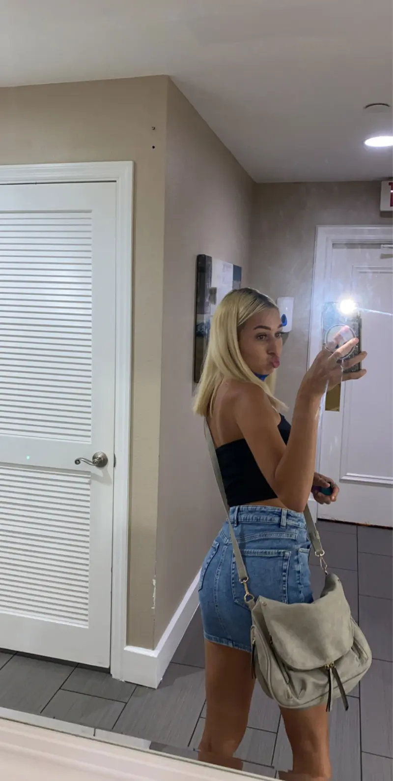 j40c2cux27 (19) female from CA - sexting partner