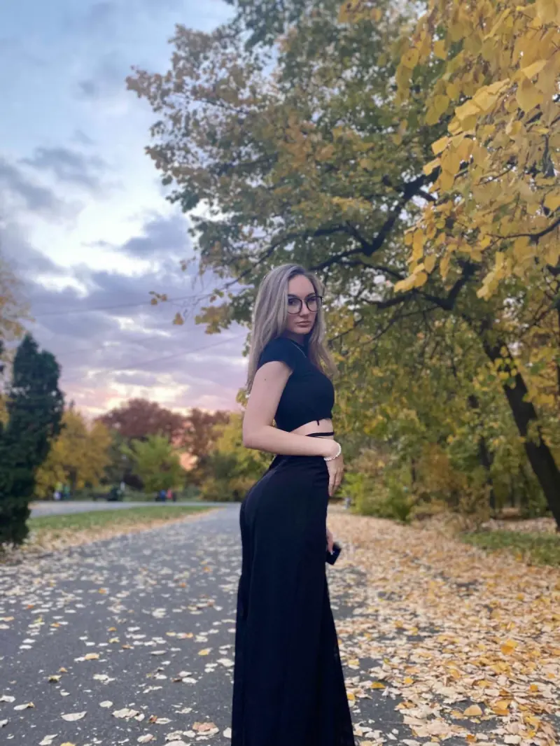 jacklin2727x272727 (18) female from US - sexting partner