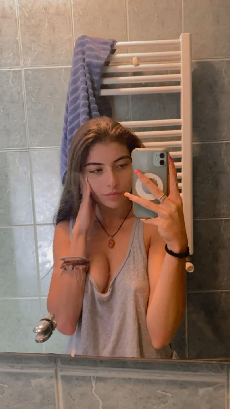 jamobob647 (20) female from CD - sexting partner