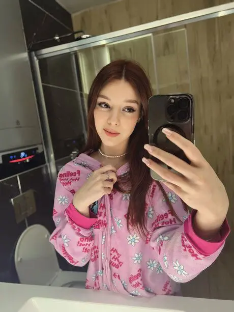 jamorad688 (22) female from BE - sexting partner