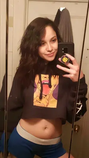 janina1021 - 18 years old female from United States sexting partner