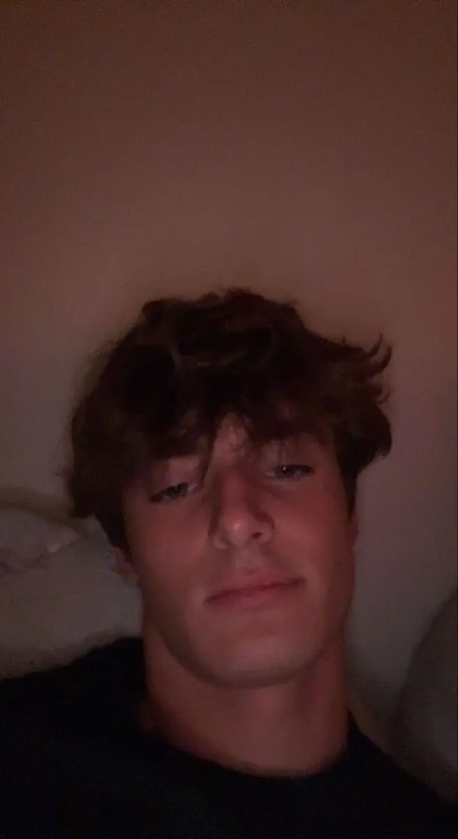 jaxxen595 (18) male from US - sexting partner