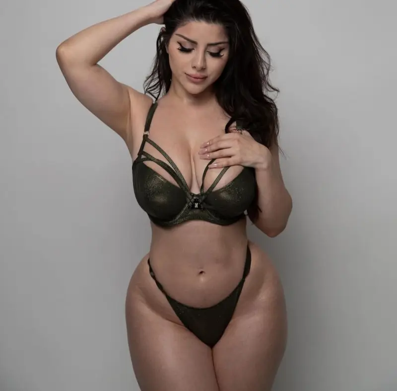 jazmen118ava (18) female from US - sexting partner