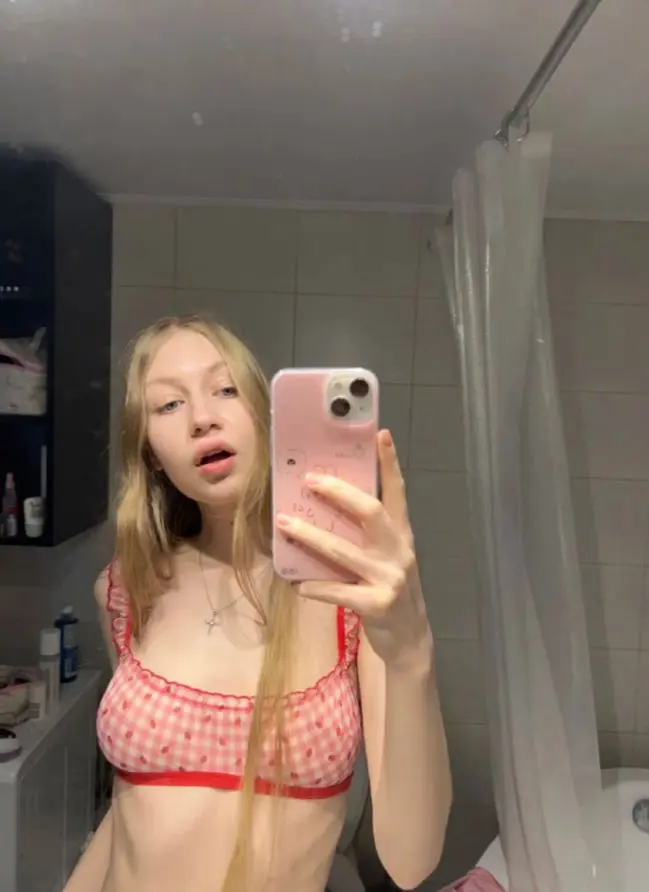 jegacab (18) female from DE - sexting partner