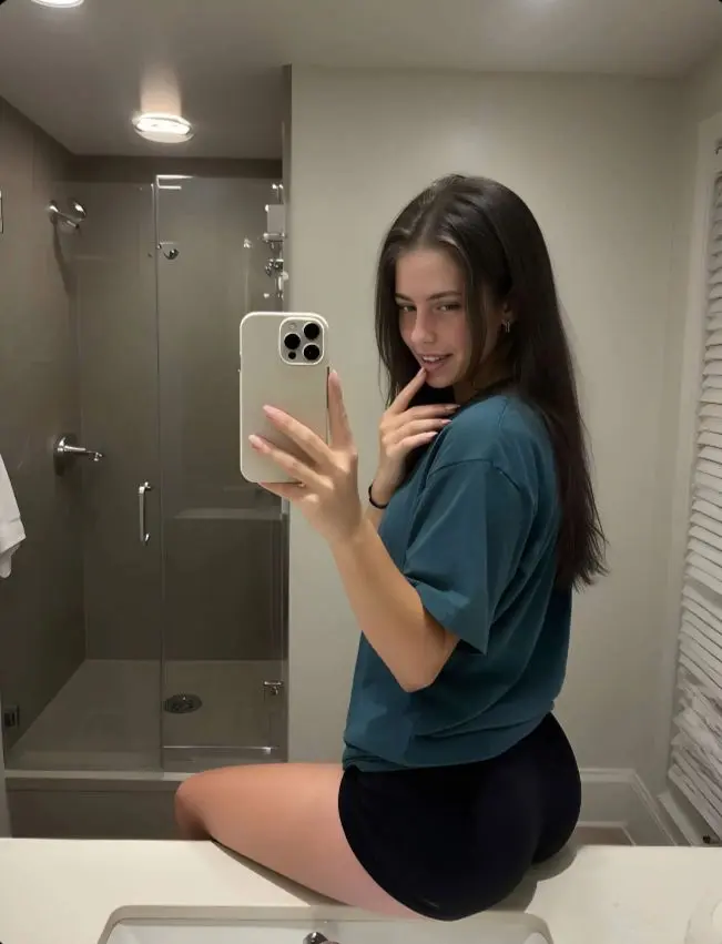 jegehhj (18) female from GB - sexting partner