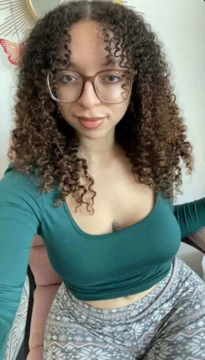 jekepos (18) female from GB - sexting partner