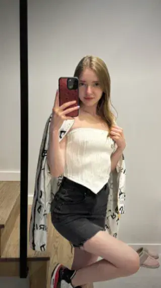 jekivam733 (20) female from DE - sexting partner