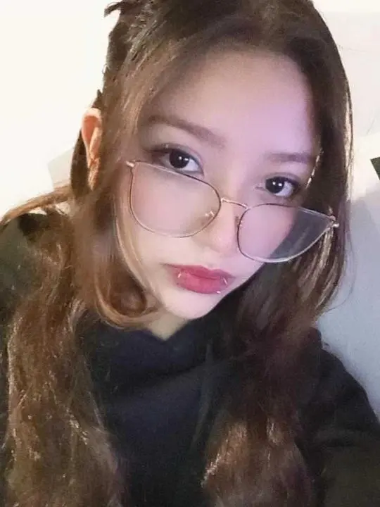 jeligi (18) female from GB - sexting partner