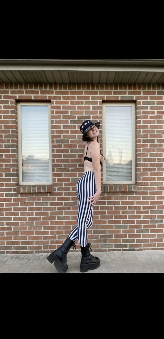 jemici1877 (25) female from CA - sexting partner